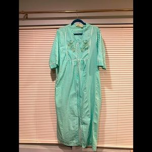 Housecoat/Nightgown in excellent condition